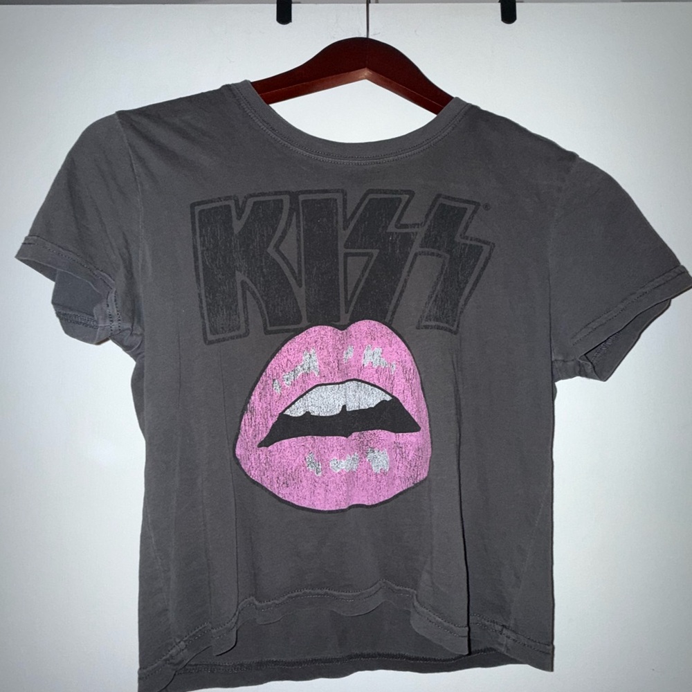 Kiss Charcoal Tee with Pink Graphic
